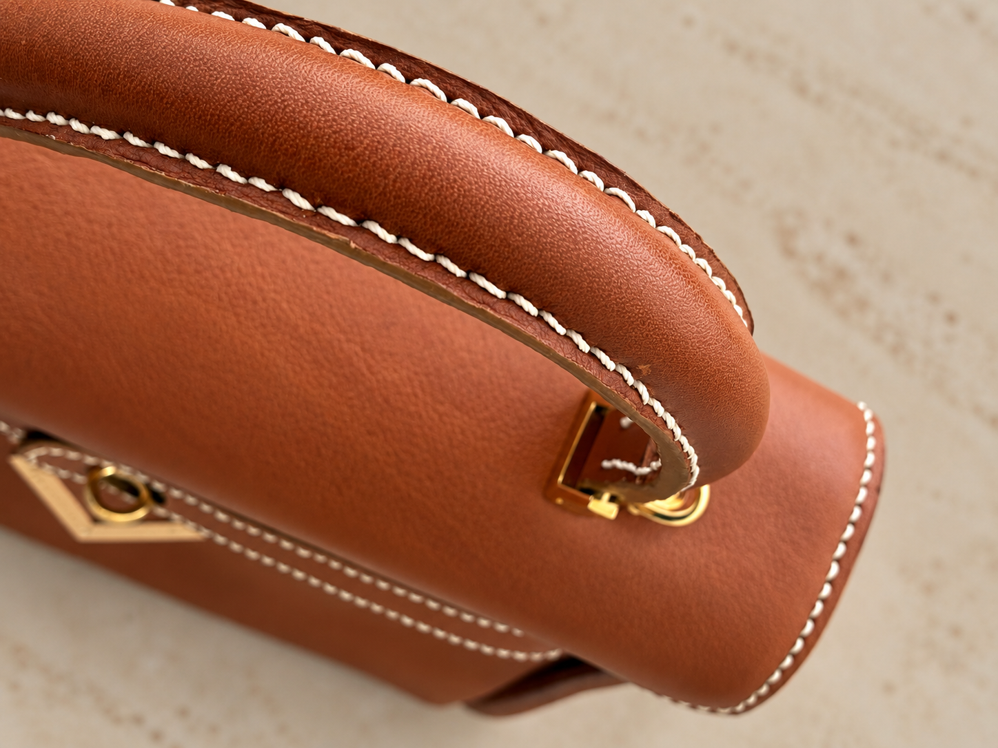 Hand-shaped handle